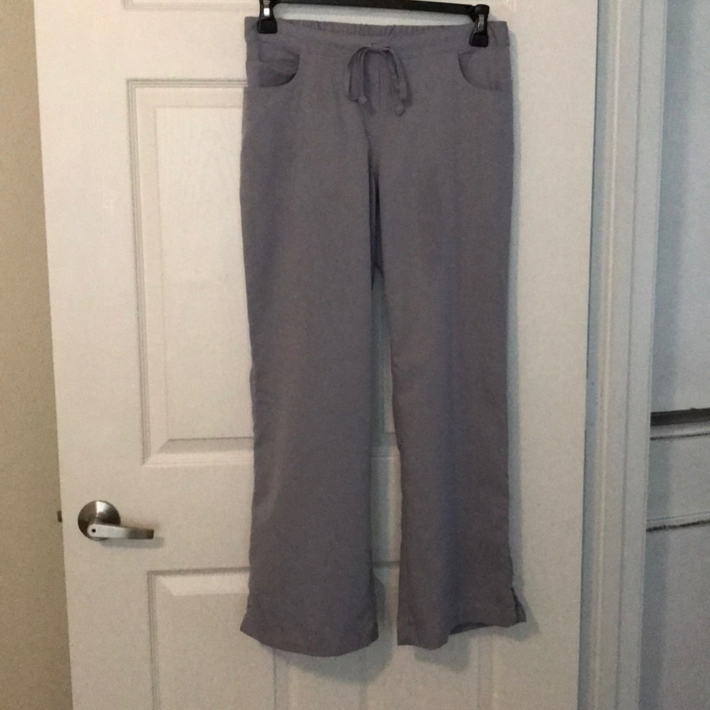 Cute light gray nurse scrub pants 💜
